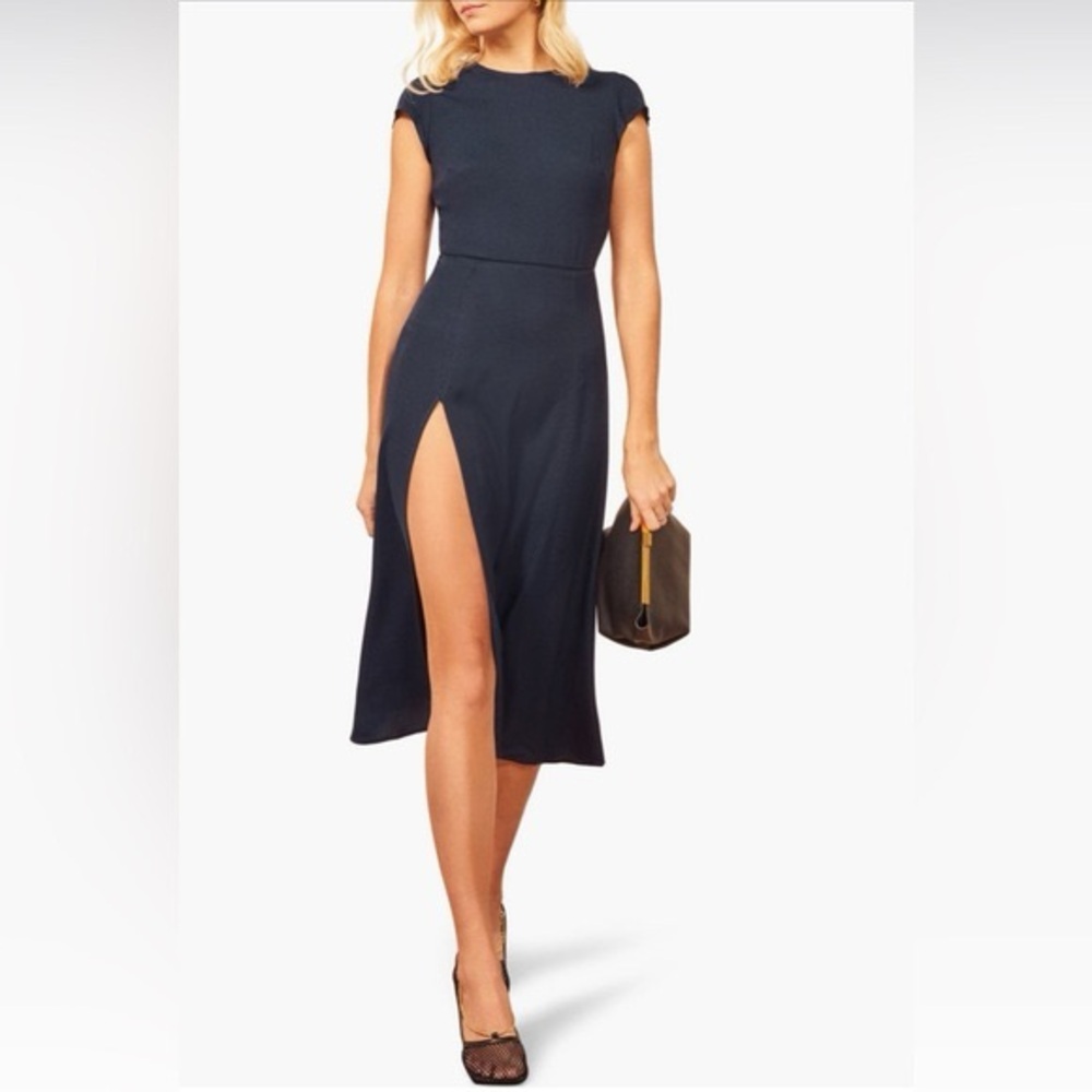 Reformation GAVIN dress Size 0, in Navy. Excellent condition.